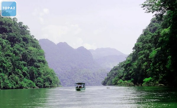 Các cánh rừng nguyên sinh tại Kim Hỷ trải rộng dọc theo dòng sông và suối ngầm