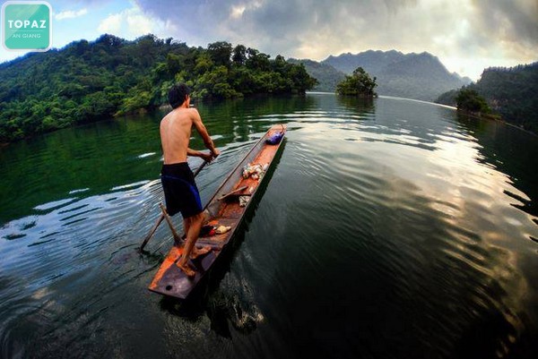 Chèo thuyền độc mộc